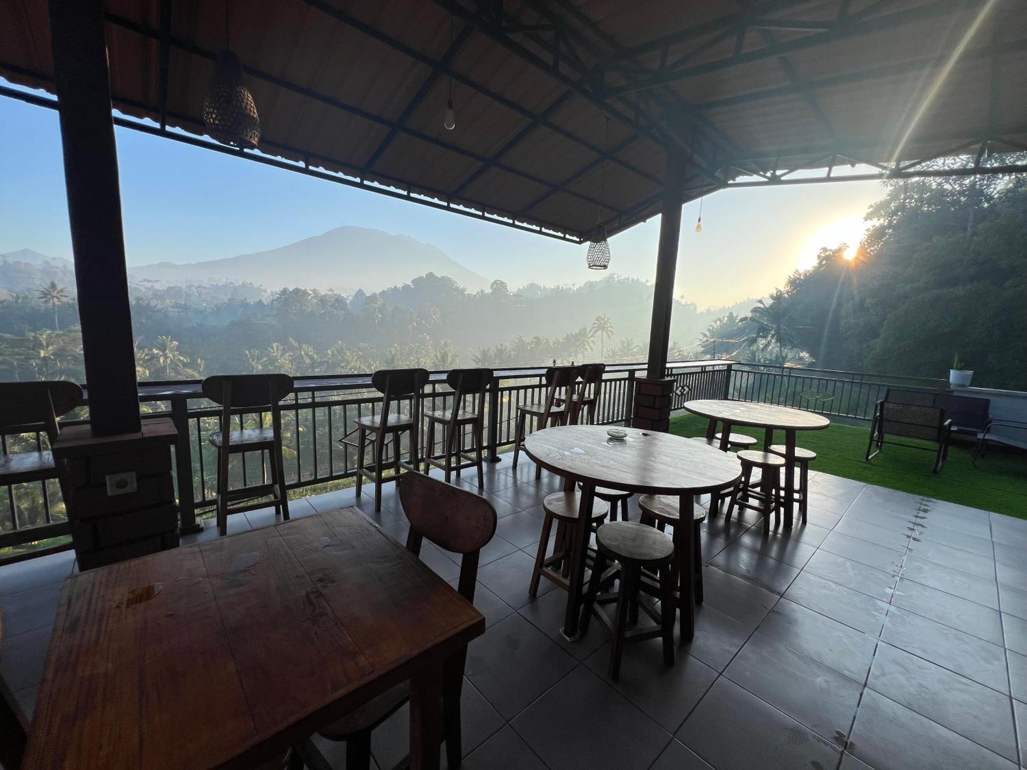 Bisbis House Iseh Village Selat Екстер'єр фото